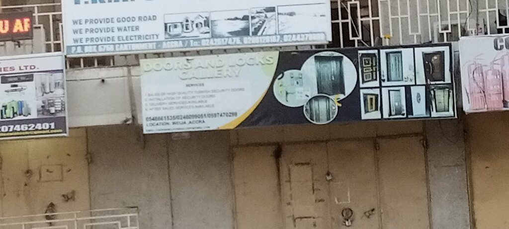 Locks and locking devices Road and Locks Gallery, Accra, photo