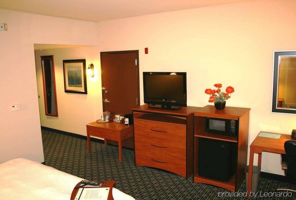 Фото Hampton Inn & Suites Lancaster