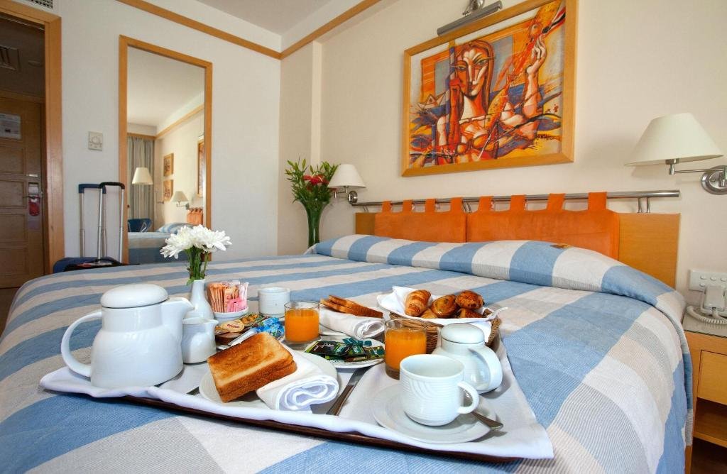 Фото St Raphael Resort & Marina