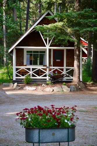 Гостиница Johnston Canyon Resort