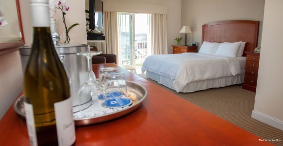 Фото The Harbor Front Inn