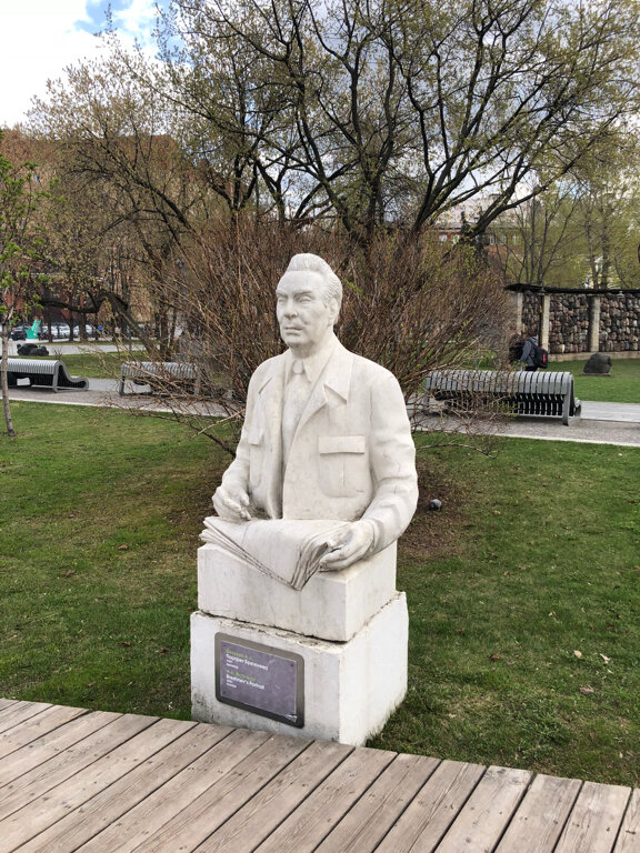 Жанровая скульптура Памятник Л. И. Брежневу, Москва, фото