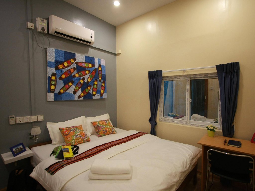 Фото 15th Street at Downtown Yangon