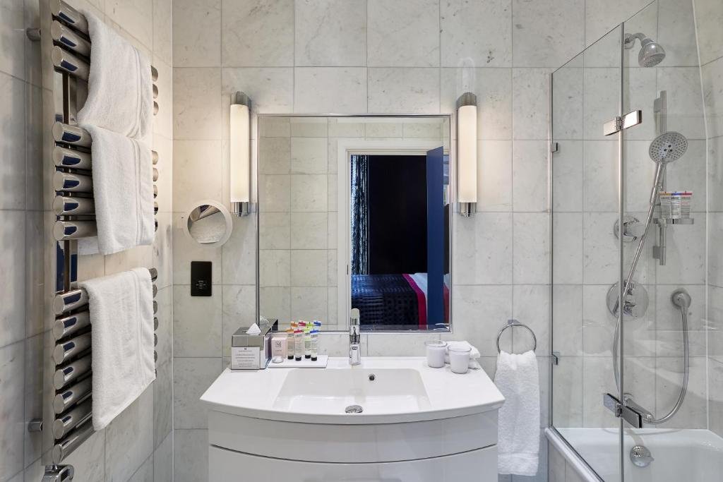 Фото The Mandeville Hotel