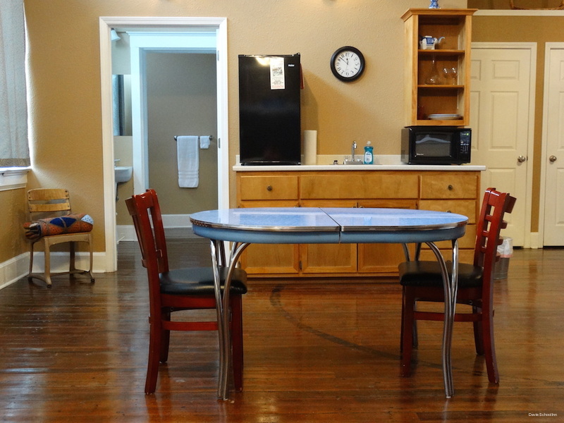 Фото Davie School Inn