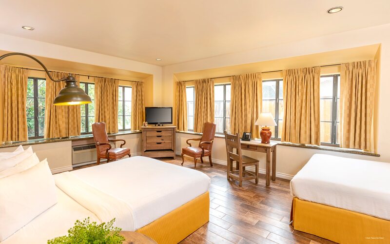 Фото Clocktower Inn Ventura