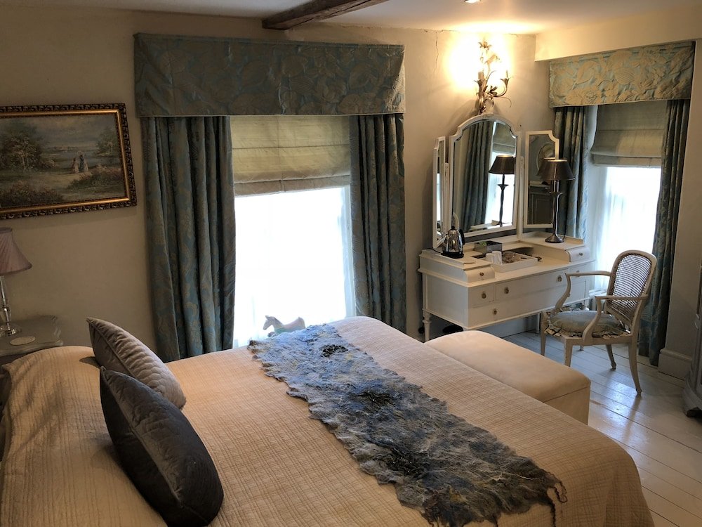 Фото The New White Lion