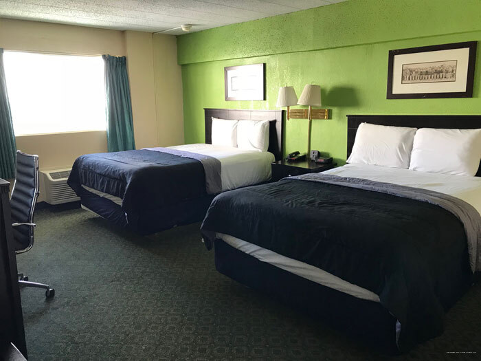 Фото Red Carpet Inn & Suites