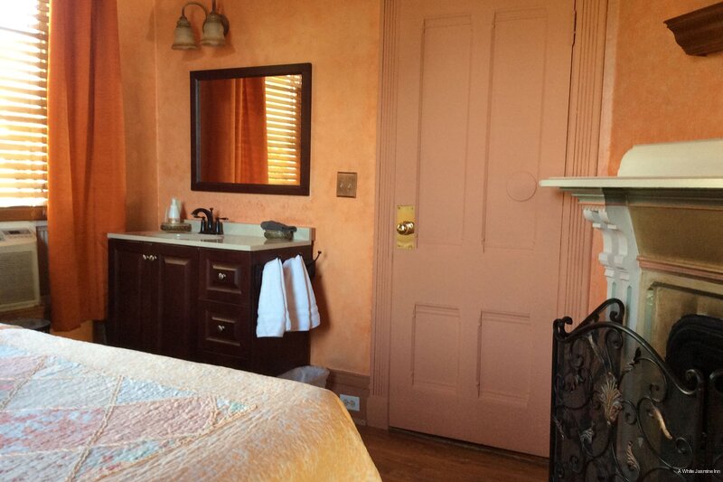 Фото A White Jasmine Inn