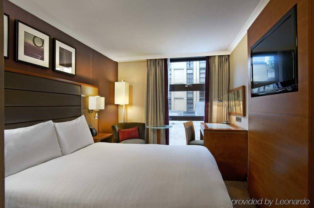 Фото Hilton London Kensington