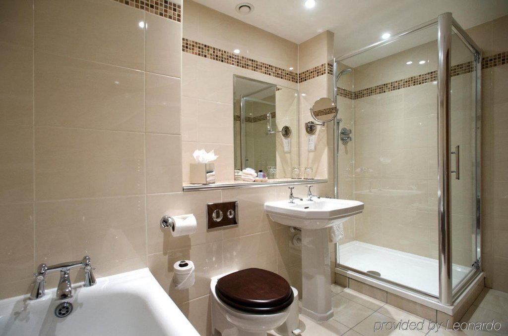 Фото Macdonald Norwood Hall Hotel