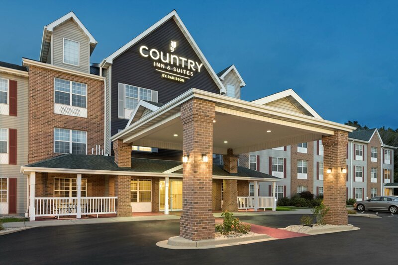 Гостиница Country Inn & Suites by Radisson, Milwaukee Airport, Wi в Милуоки