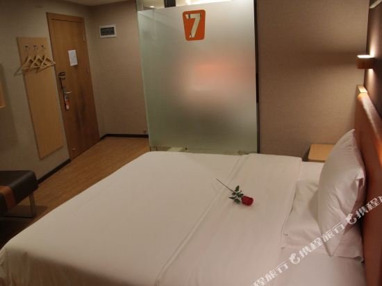 Фото 7 Days Premium Chongqing Jiefangbei Hongyadong Wan