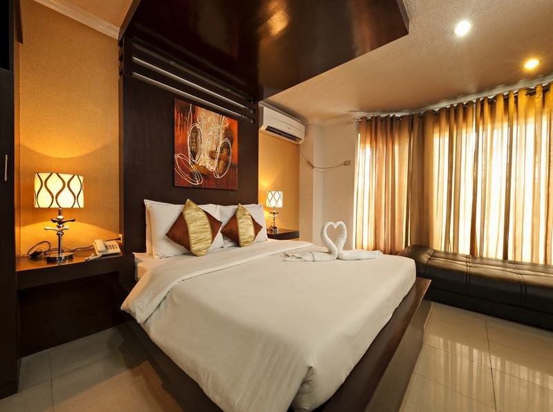 Фото Oyster Plaza Hotel