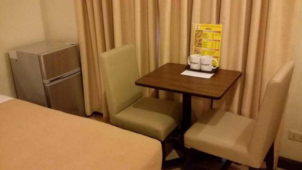 Фото Governor Forbes Inn