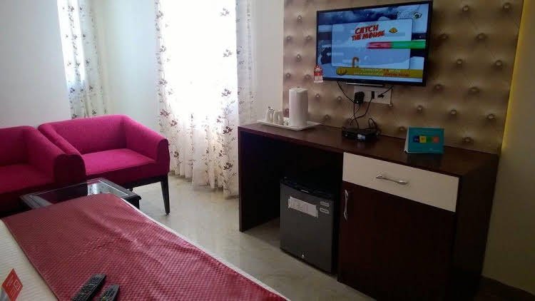 Фото Hotel Taj Heights