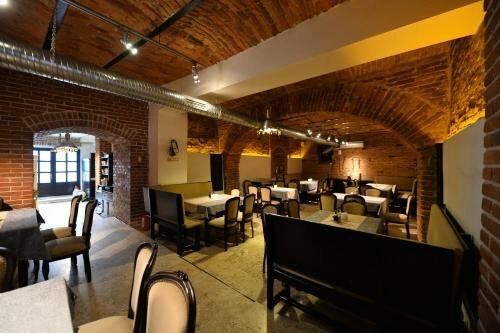 Гостиница Pensiunea Antique в Тыргу Жиу