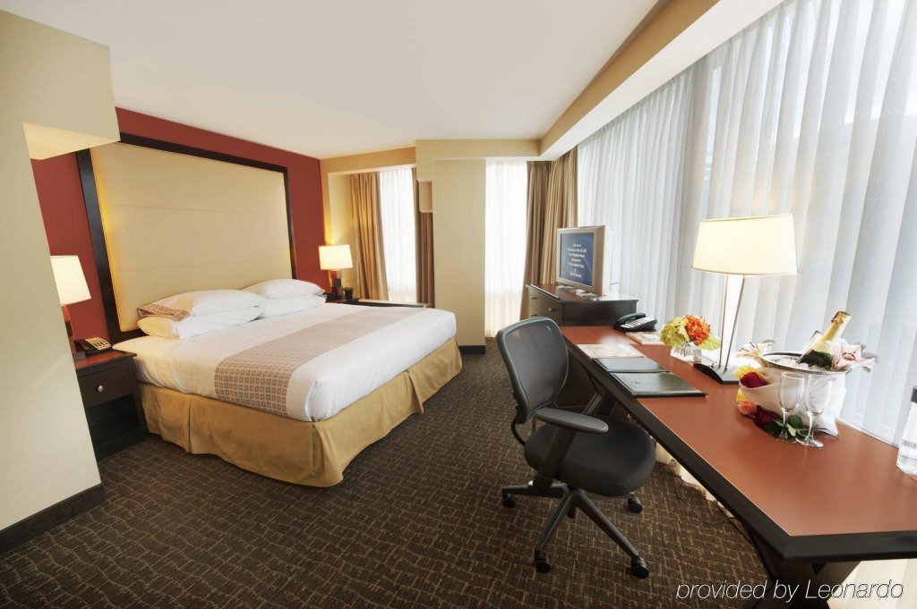 Фото Beacon Hotel & Corporate Quarters
