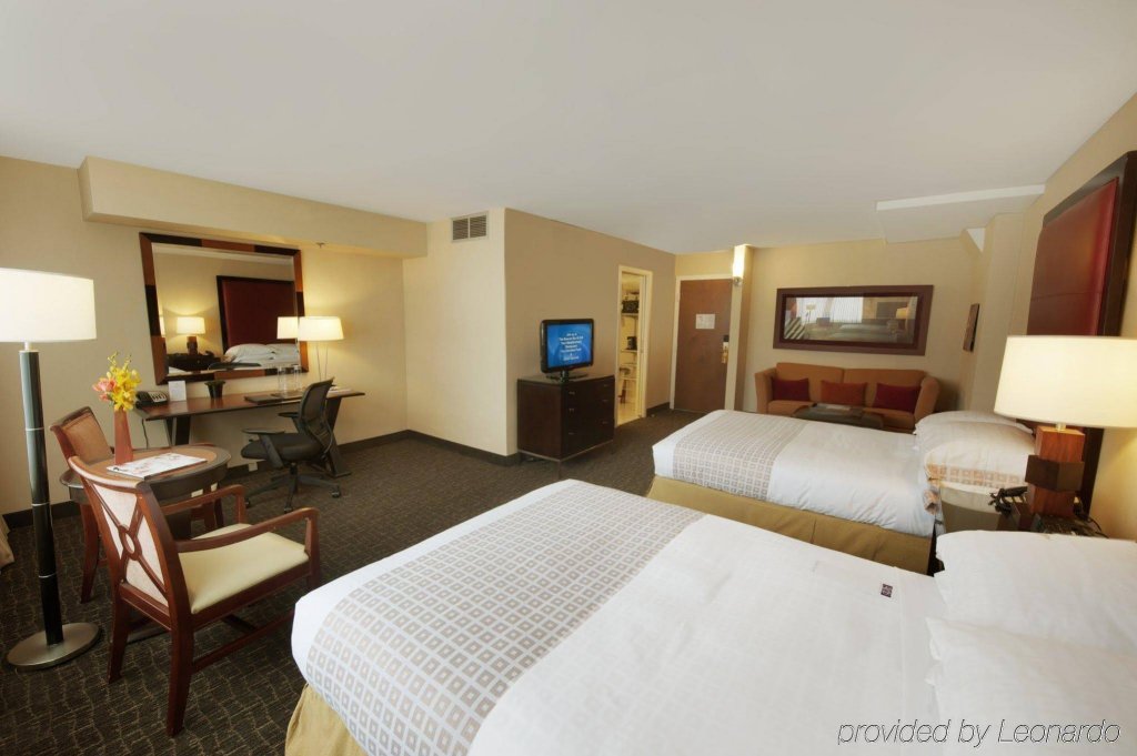 Фото Beacon Hotel & Corporate Quarters