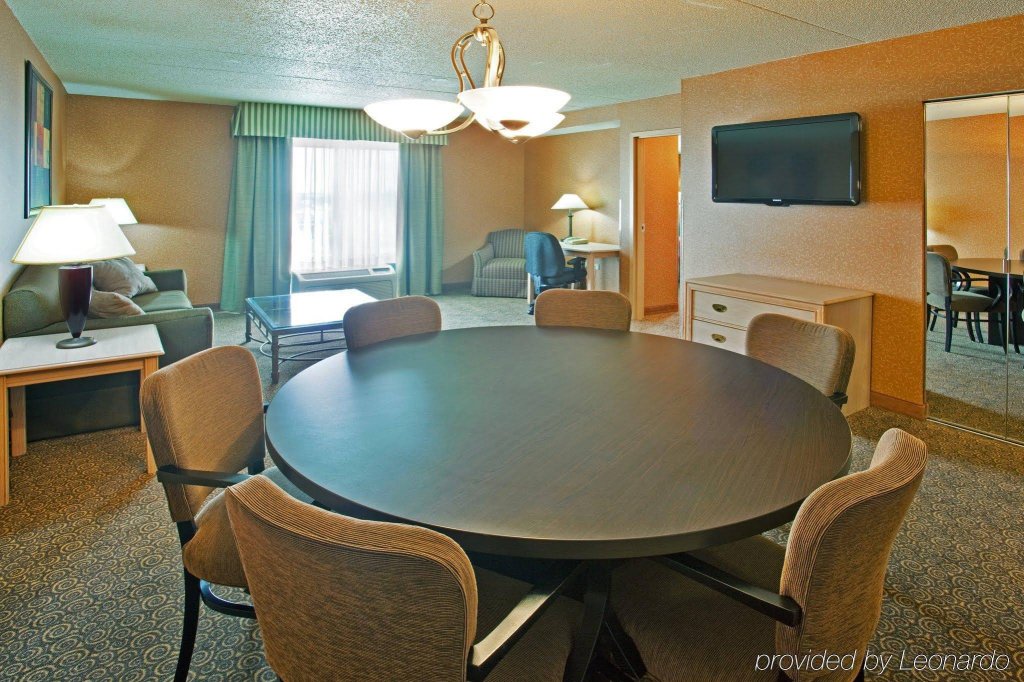 Фото Holiday Inn Hotel & Suites Bolingbrook, an Ihg Hotel