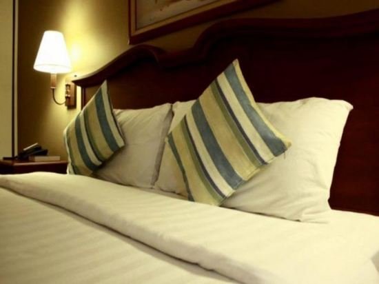 Фото East Asia Royale Hotel