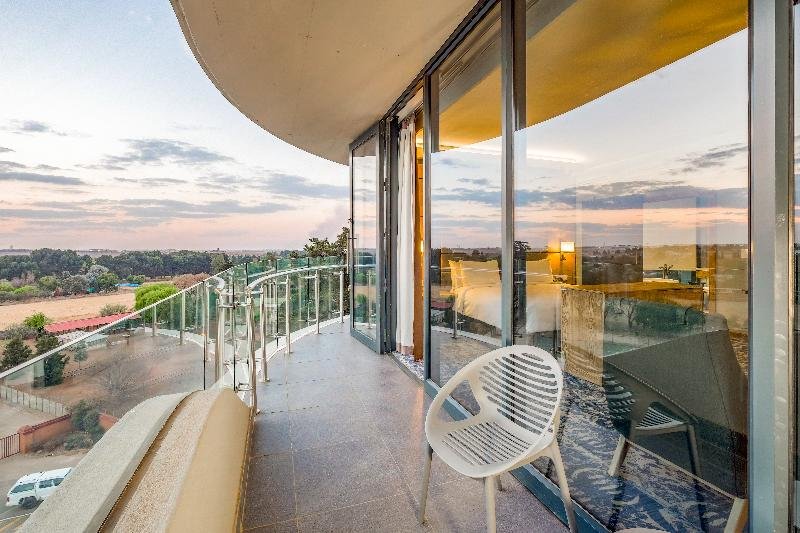 Фото Radisson Hotel & Convention Centre, Johannesburg, O.R. Tambo Airport