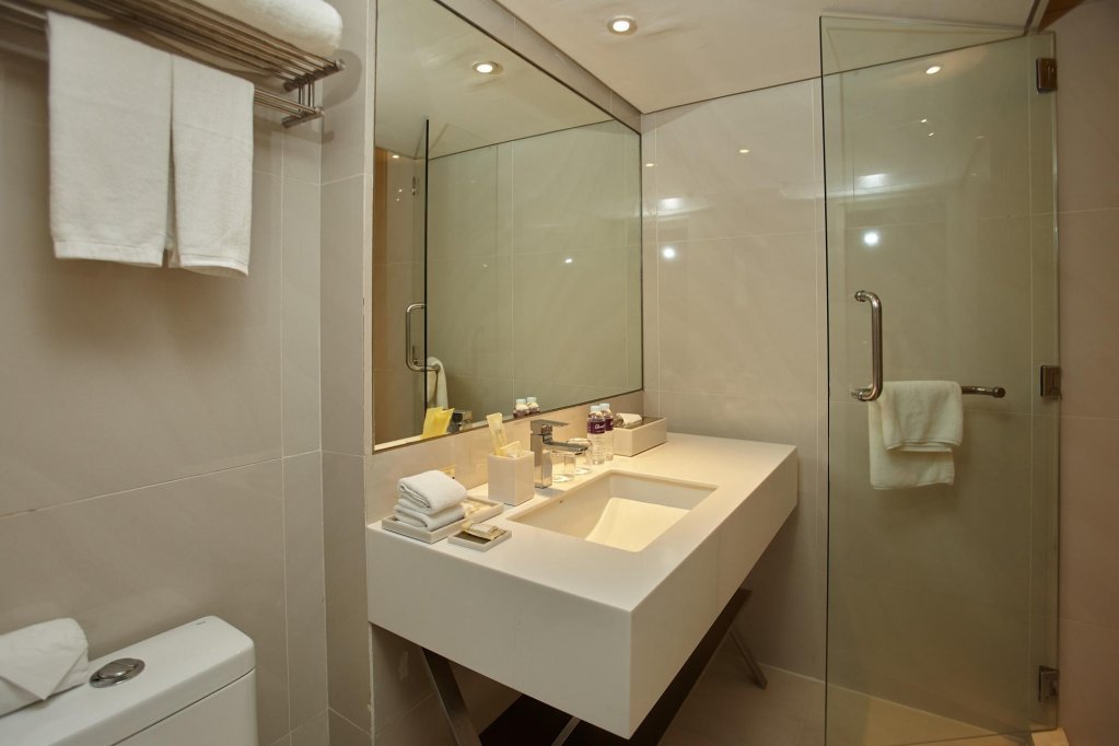 Фото Quest Plus Conference Center, Clark