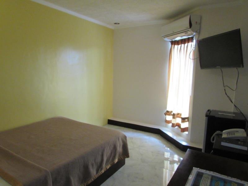 Фото Oyster Plaza Hotel