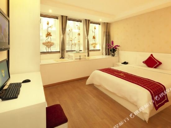 Фото Holiday Emerald Hotel