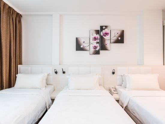 Фото Pine Garden Hotel