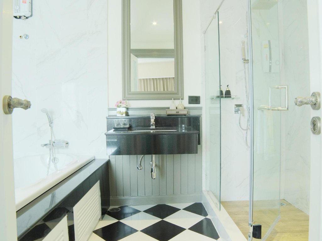 Фото The Raya Surawong Bangkok