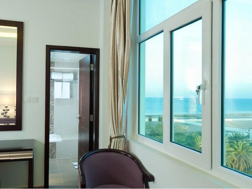 Фото Al Hail Waves Hotel Managed by Centara