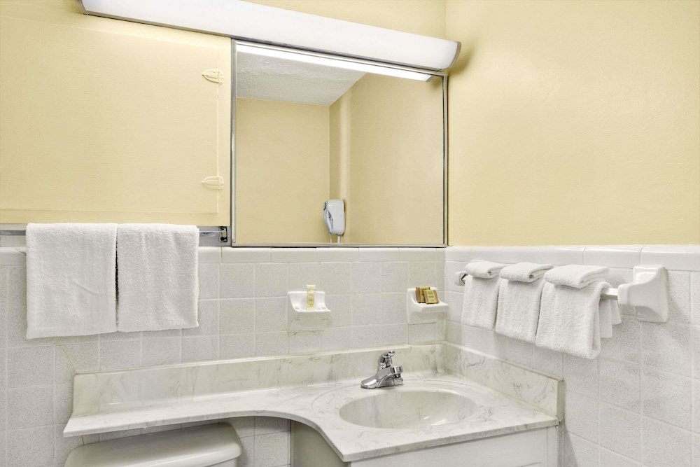 Фото Royal Palace Inn & Suites