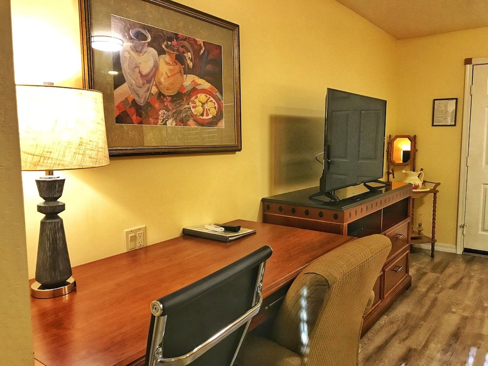 Фото The Old West Inn