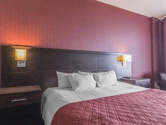 Фото Travelodge by Wyndham Hotel & Convention Centre Quebec City