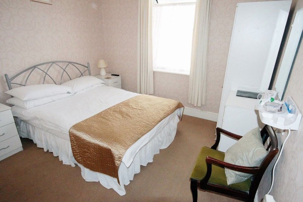 Фото Oyo Marine Parade Hotel