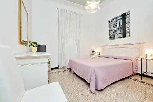 Гостиница Roman Holiday Accommodation Colosseum в Риме