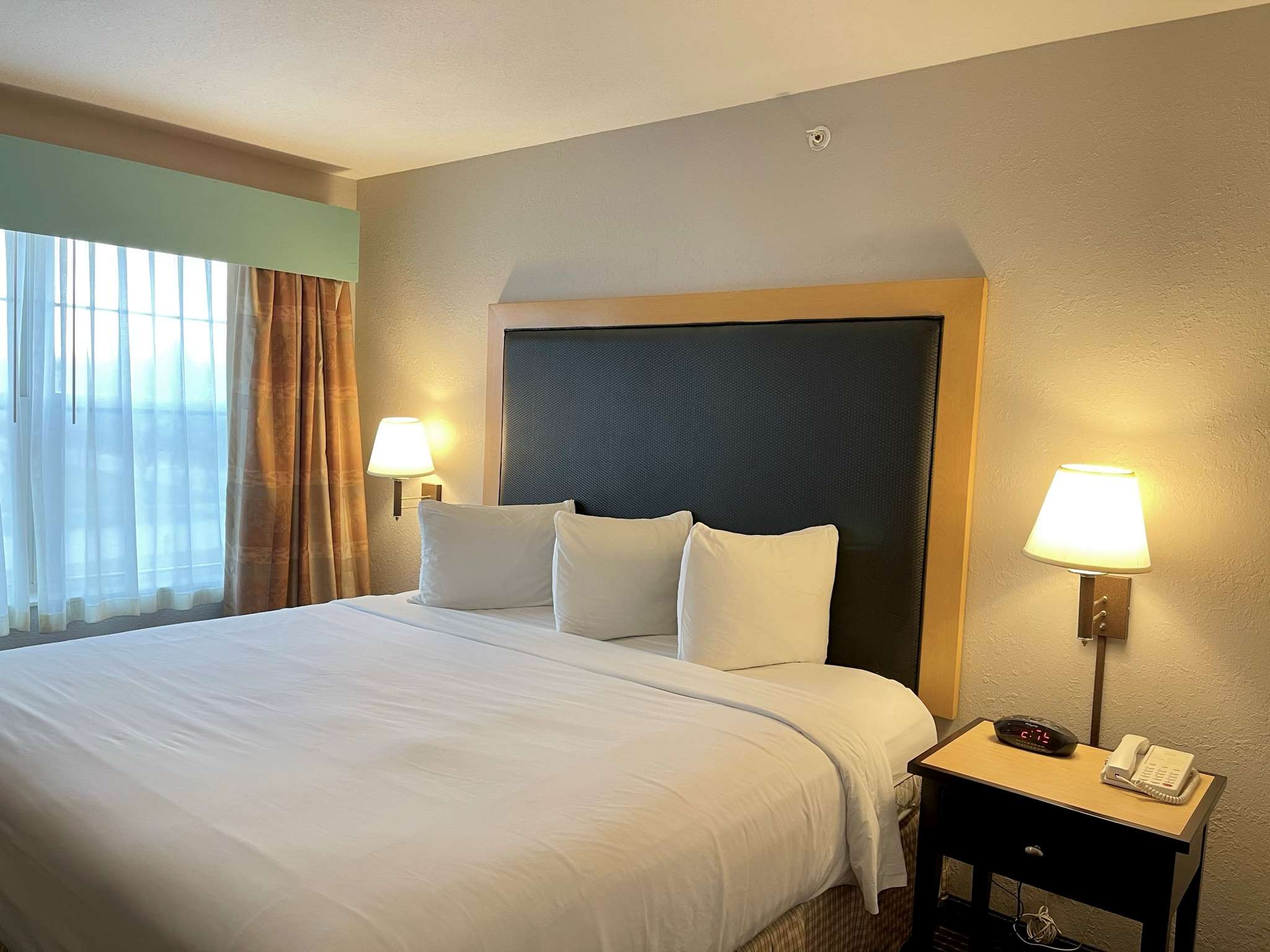 Фото Holiday Inn Express & Suites Zion by IHG