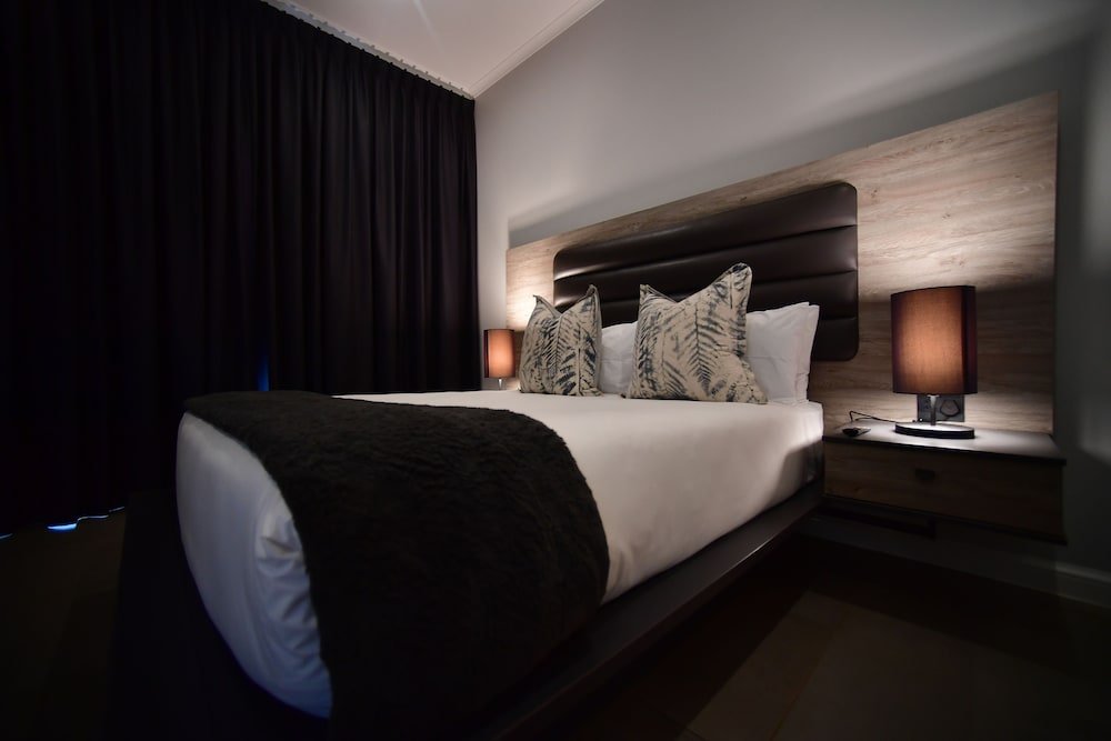 Фото Enigma Hotel Apartments