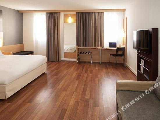 Фото EasyHotel Nice Palais des Congrès