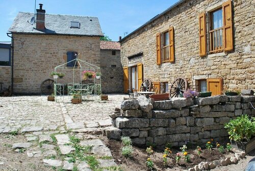 Гостиница Chambres d'hôtes - Entre Dolmens et Fontaines в Родезе