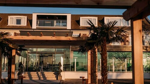 Гостиница Brisbane House Hotel в Ларгсе