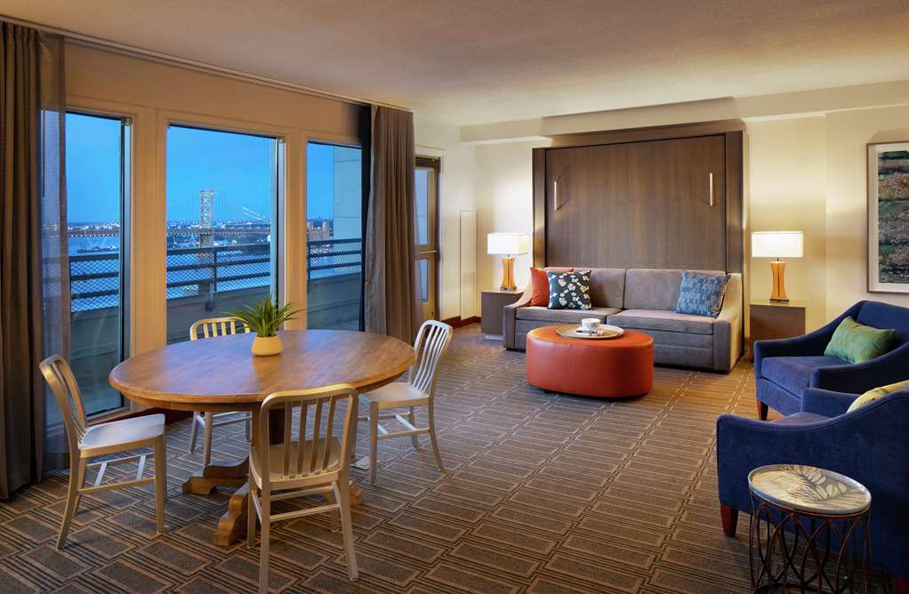 Фото Hilton Philadelphia at Penn's Landing