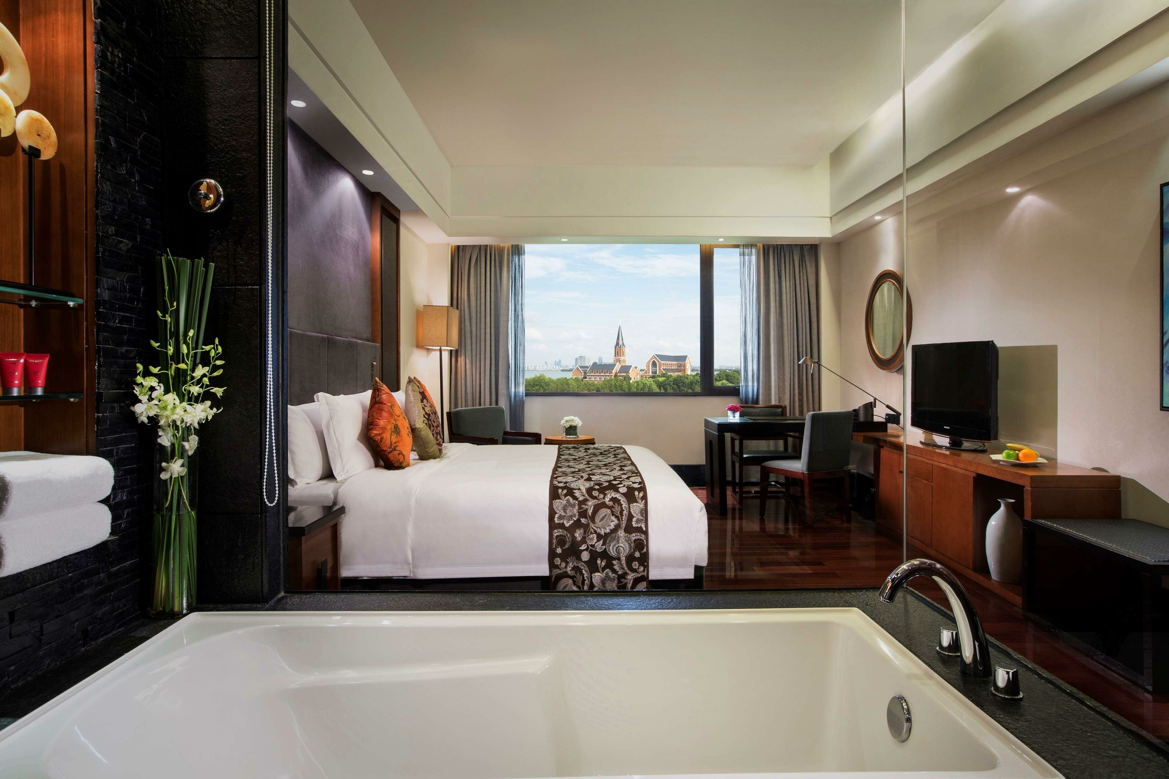 Фото Worldhotel Grand Dushulake Suzhou