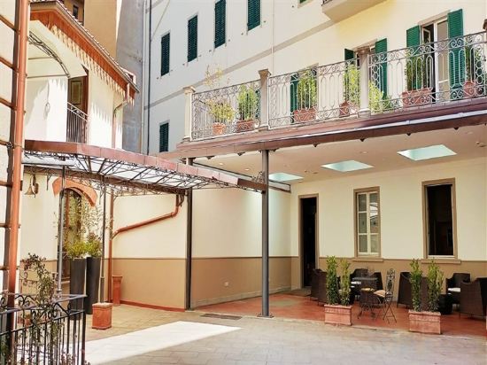 Фото Hotel Embassy