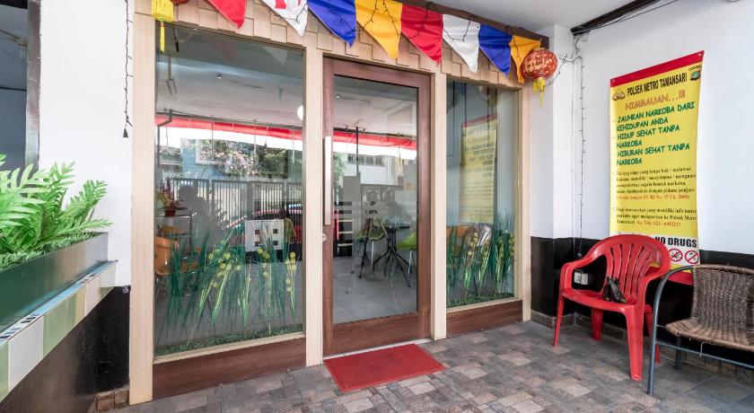Фото Reddoorz near Gajah Mada Plaza 2
