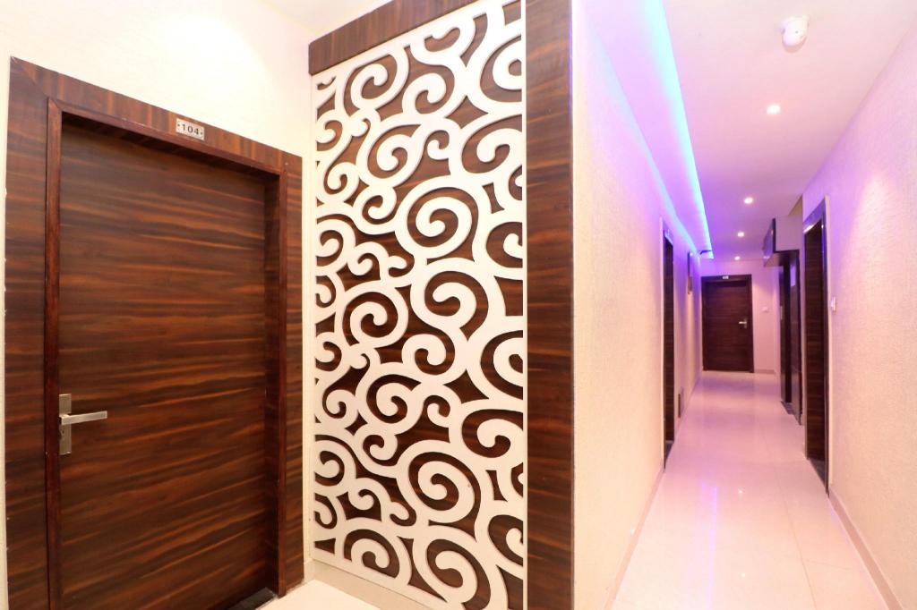Фото Azaad Lifestyle Hotel by Oyo Rooms