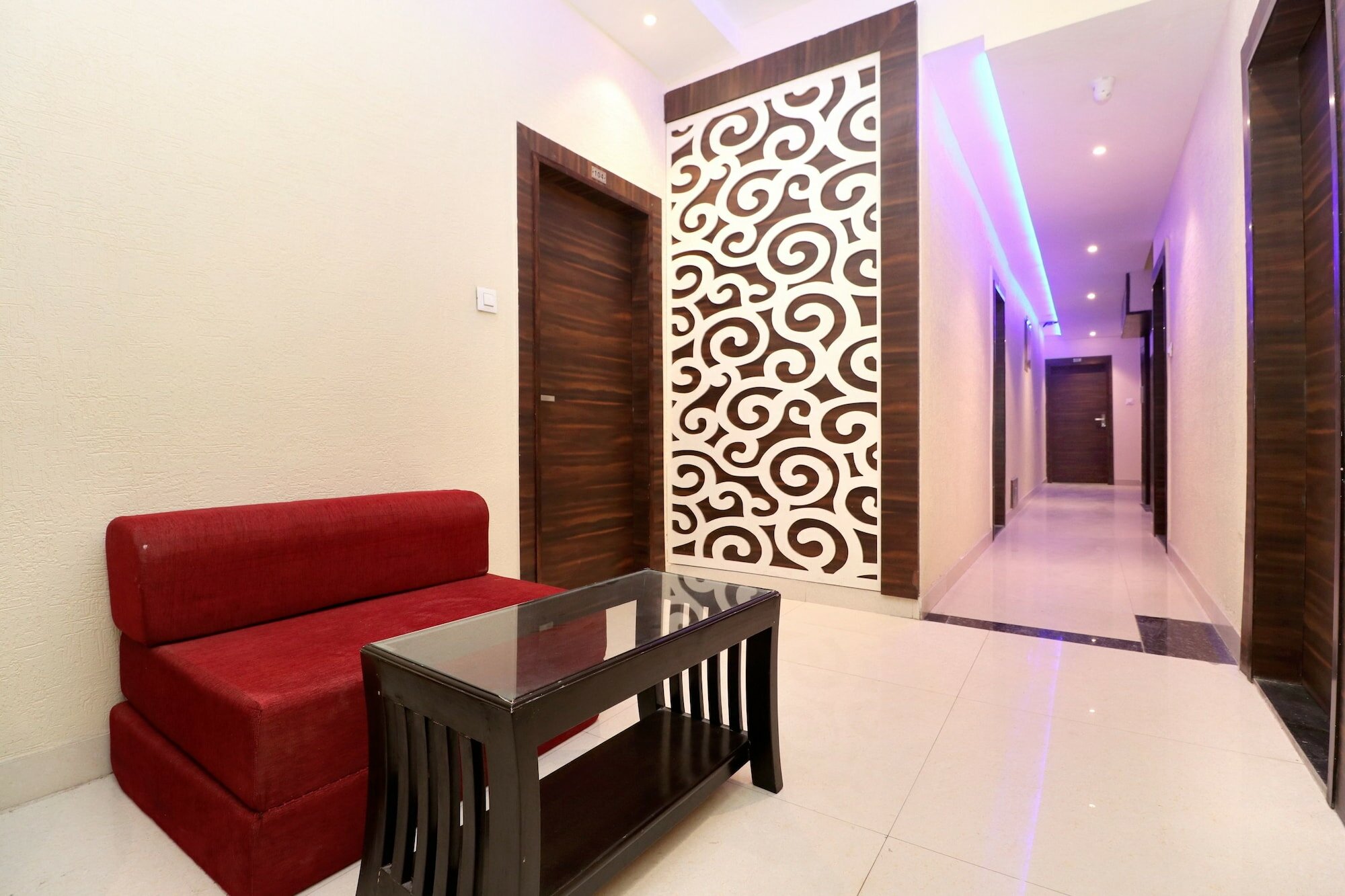 Фото Azaad Lifestyle Hotel by Oyo Rooms