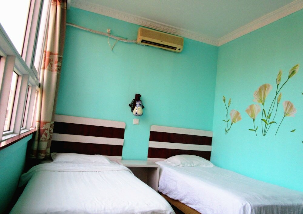 Фото 25 Four Seasons Youth Hostel
