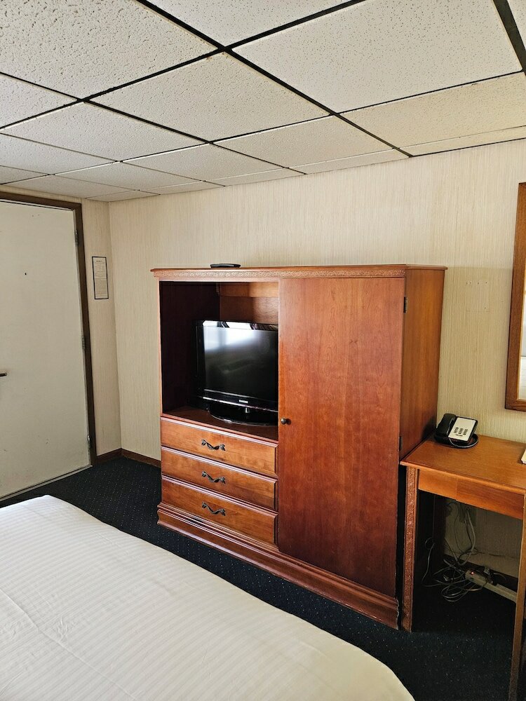 Фото Knights Inn Mackinaw City